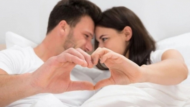 Vì sao nhiều cặp vợ chồng yêu nhau nhưng vẫn “lệch nhịp” trên giường?