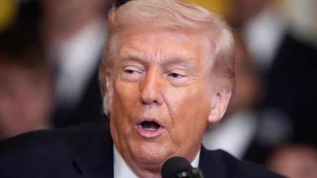 Ông Trump tiết lộ Trung Quốc can thiệp vào phút chót, thuyết phục Iran đàm phán