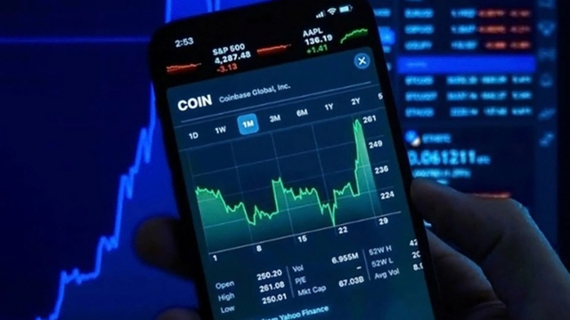 Cựu cán bộ trường đại học ở Hà Nội bị cáo buộc lừa đảo 13 tỷ đồng để chơi Forex