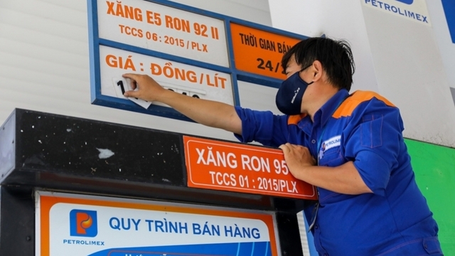 Giá xăng RON 95-III giảm còn 29.950 đồng/lít từ 14h chiều nay 25/3