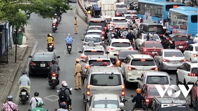 Tổ chức giao thông linh hoạt trên các con đường để hạn chế ùn tắc giao thông