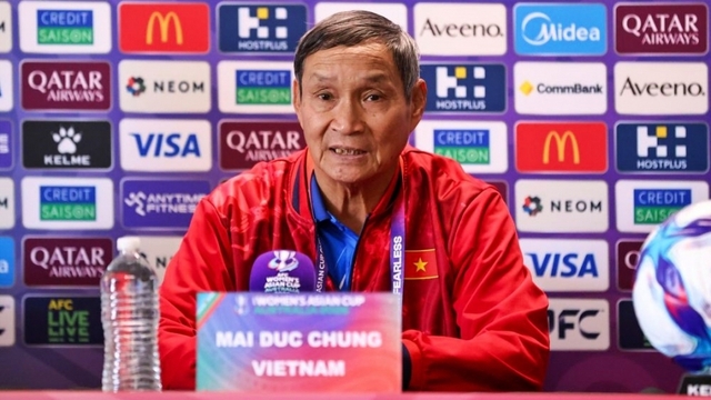 HLV Mai Đức Chung tiết lộ khó khăn, quyết cùng ĐT nữ Việt Nam giành vé vào tứ kết