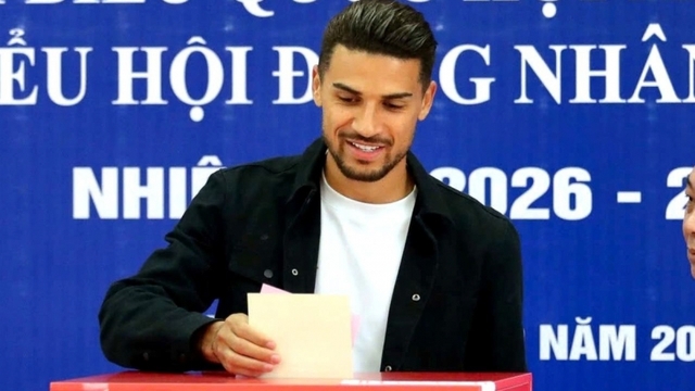 Đỗ Hoàng Hên lần đầu tiên đi bỏ phiếu bầu cử ở Việt Nam