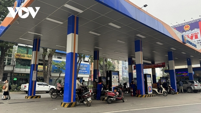 Tạm ứng 8.000 tỷ đồng cho quỹ bình ổn giá xăng dầu