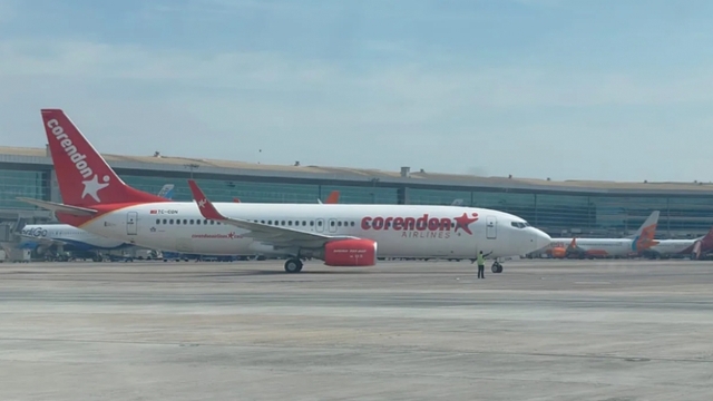 Máy bay chở khoảng 170 người hạ cánh khẩn cấp ở Ấn Độ do lỗi động cơ