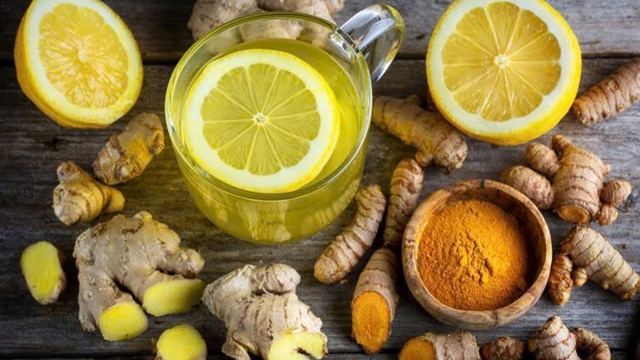Những người không nên uống nước chanh nghệ buổi sáng