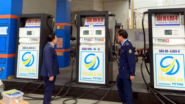 Bán xăng dầu cao hơn giá tối đa quy định, 1 doanh nghiệp bị xử phạt 35 triệu đồng