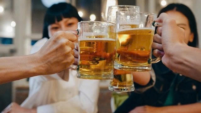 Muốn uống rượu ít say, đừng bỏ qua bữa ăn “quyết định” này