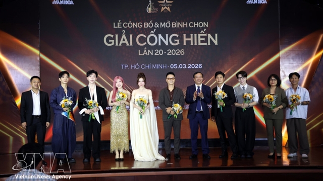 Soobin, Hoa Minzy become first ambassador duo of 20th Devotion Awards