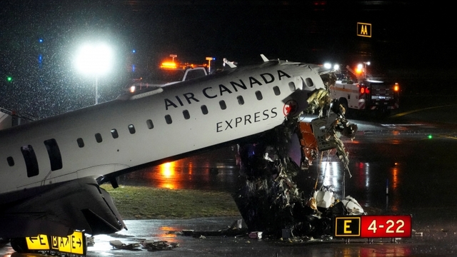 Phi công và cơ phó thiệt mạng sau va chạm giữa máy bay Air Canada và xe cứu hỏa