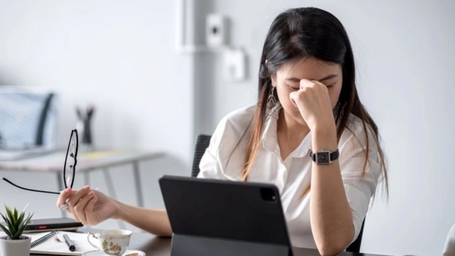 Chuyên gia nói gì về theo dõi rối loạn tâm thần ở người chịu áp lực công việc?