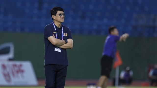 HLV Vũ Tiến Thành: "Tôi dẫn dắt Ninh Bình theo quyết định của bầu Đức"