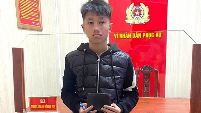 Mất trộm 16 triệu đồng vì để xe máy cắm sẵn chìa khóa