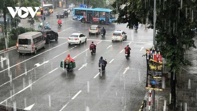 Thời tiết hôm nay 1/4: Miền Bắc mưa dông rải rác, Nam Bộ nắng nóng gia tăng
