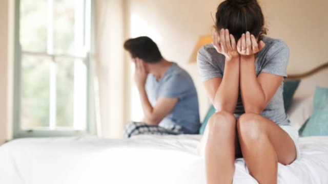Chồng khai nhận "ăn vụng" với nhân viên, cách nào để vợ tha thứ?