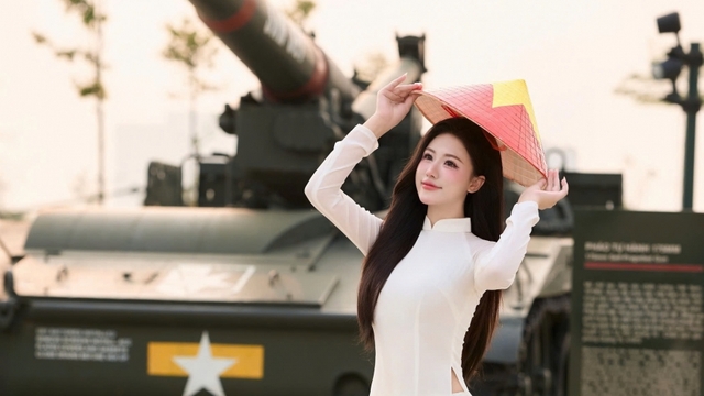 Á khôi Phương Anh khoe nhan sắc trong tà áo dài dịp đại lễ 30/4