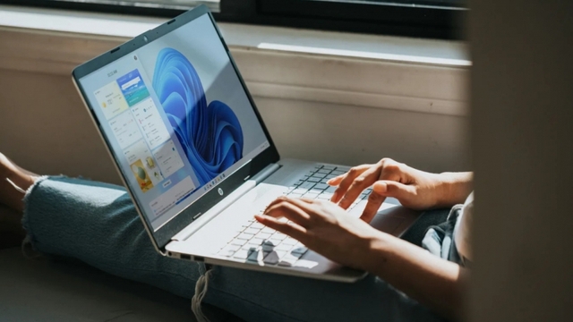 AI không cứu nổi máy tính xách tay Windows trước MacBook?