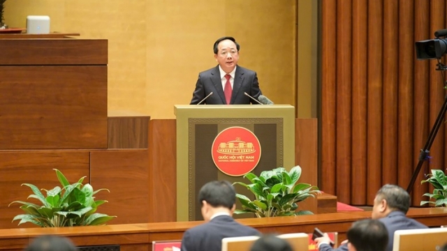 "Công tác chính trị, tư tưởng là nhiệm vụ bắt buộc, xuyên suốt"