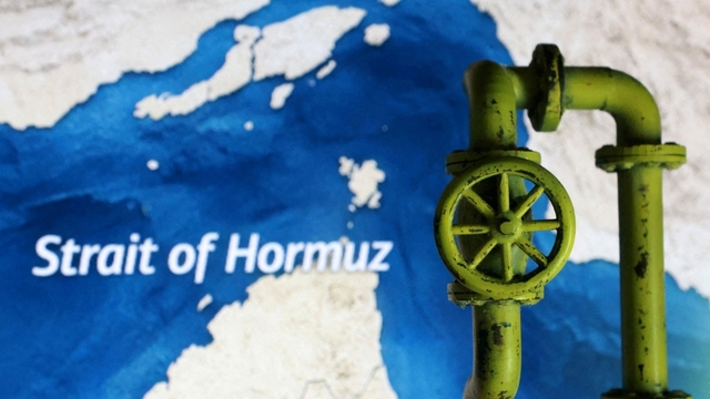 Iran ban hành quy định mới về eo biển Hormuz, 16 căn cứ Mỹ bị thiệt hại