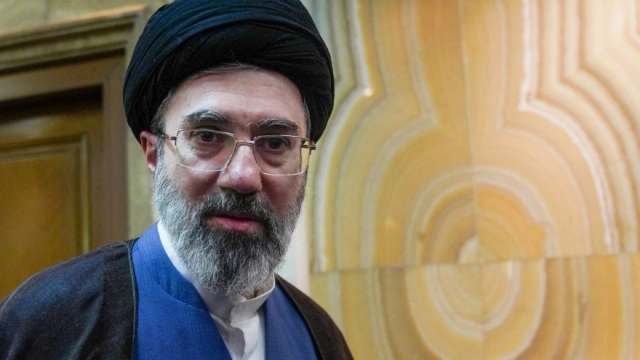 Lãnh tụ Tối cao Iran tuyên bố sẽ bảo vệ năng lực hạt nhân và tên lửa