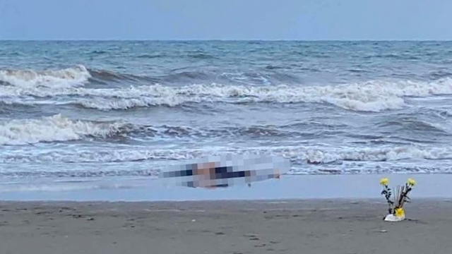 Phát hiện thi thể nam thanh niên trôi dạt vào bờ biển Hà Tĩnh