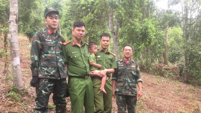 Xuyên đêm tìm kiếm, kịp thời đưa bé trai mất tích về với gia đình tại Thái Nguyên