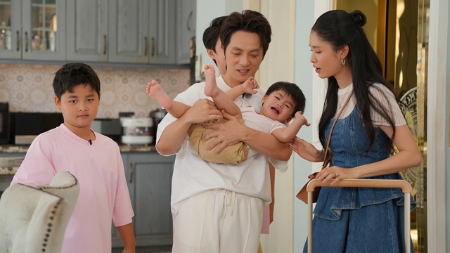 Một mình chăm 3 con khi vợ vắng nhà, Đăng Khôi xoay xở ra sao?