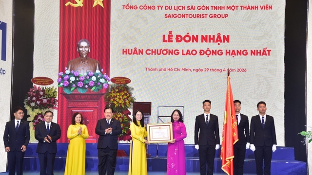 Phó Chủ tịch nước trao Huân chương Lao động hạng Nhất cho Saigontourist