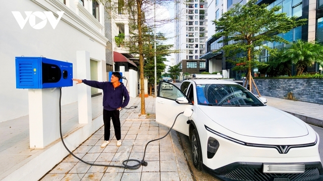 Thủ tướng chỉ đạo thúc đẩy phát triển hạ tầng trạm sạc xe điện tại khu chung cư