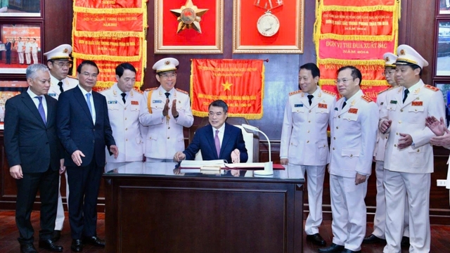 Thủ tướng: Kiên quyết không để bị động, bất ngờ trước mọi loại hình tội phạm