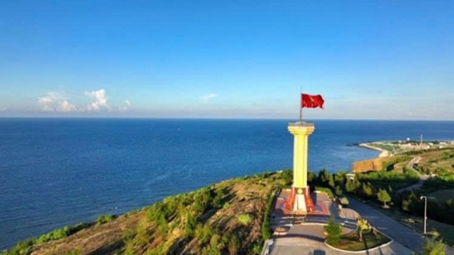 Lý Sơn - Nơi mộ gió, tỏi cô đơn và những người phụ nữ hóa đá chờ chồng