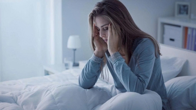 Thức dậy đau đầu sau khi ngủ máy lạnh, nguyên nhân từ đâu?