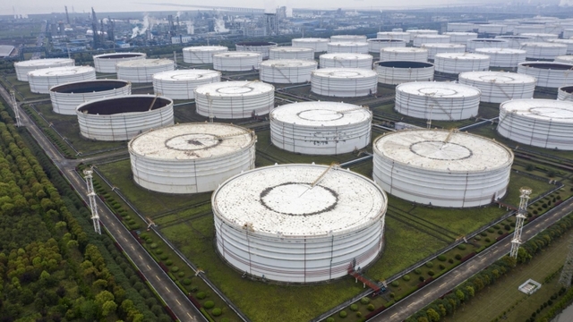 Giá xăng dầu hôm nay 20/4: Giá dầu tăng sau khi eo biển Hormuz đóng cửa