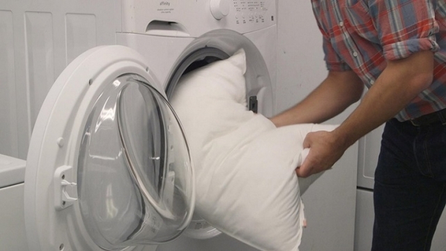 Bao lâu nên giặt gối ngủ? Cách vệ sinh để ngăn nấm mốc hiệu quả