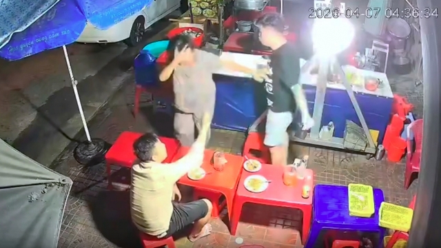 Tạm giữ hình sự kẻ hành hung người phụ nữ lớn tuổi tại quán ăn vỉa hè ở Quy Nhơn