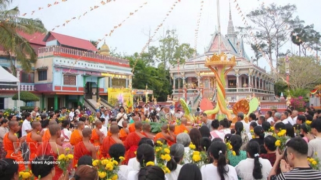 PM Le Minh Hung extends Chol Chnam Thmay greetings to Khmer community
