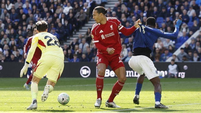 Kết quả bóng đá hôm nay 19/4: Liverpool đánh bại Everton theo kịch bản khó tin