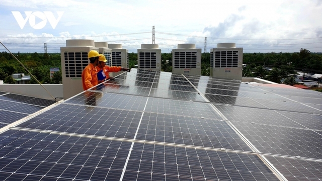 Bão giá năng lượng 2026: Điện mặt trời trở thành “phao cứu sinh”