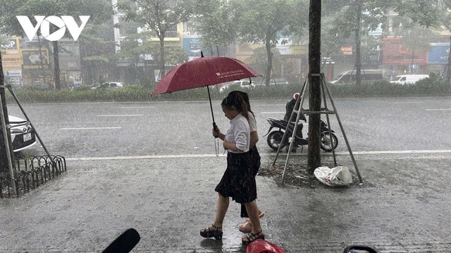 Thời tiết ngày 18/4: Hà Nội và nhiều khu vực có mưa dông, Nam Bộ nắng nóng