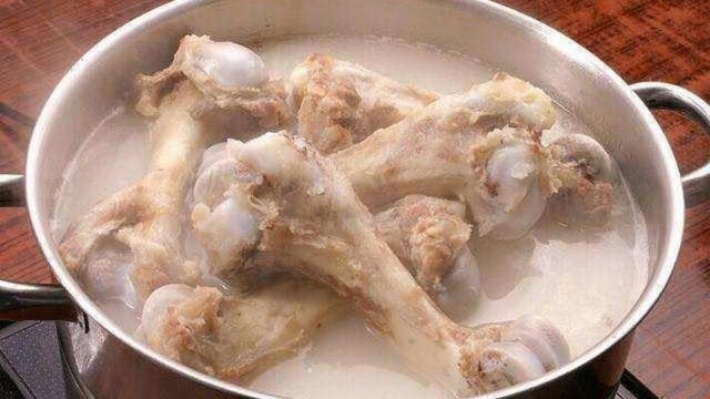 Nước xương hầm có tốt cho trẻ em như bạn nghĩ? Sự thật cần biết