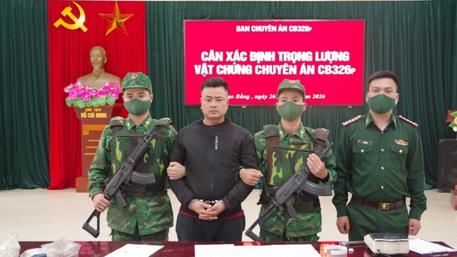 Khởi tố đối tượng vận chuyển 9 bánh heroin
