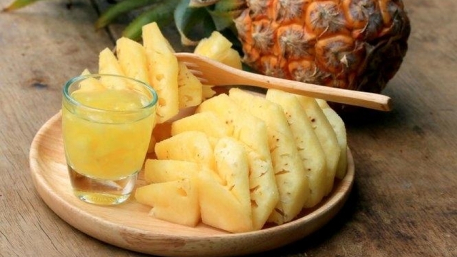 Dứa vào mùa ngọt thơm nhưng những người này không nên ăn nhiều, cực hại sức khỏe