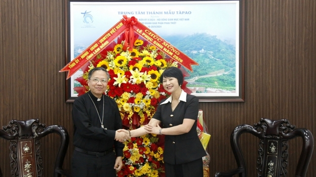 Lãnh đạo tỉnh Lâm Đồng thăm, chúc mừng Lễ Phục sinh tại Giáo phận Phan Thiết