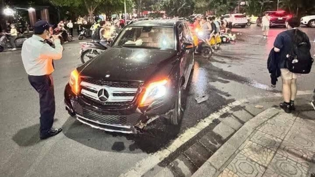 Công an đang xác minh nữ tài xế “cố thủ” sau va chạm liên hoàn ở khu đô thị Hà Nội