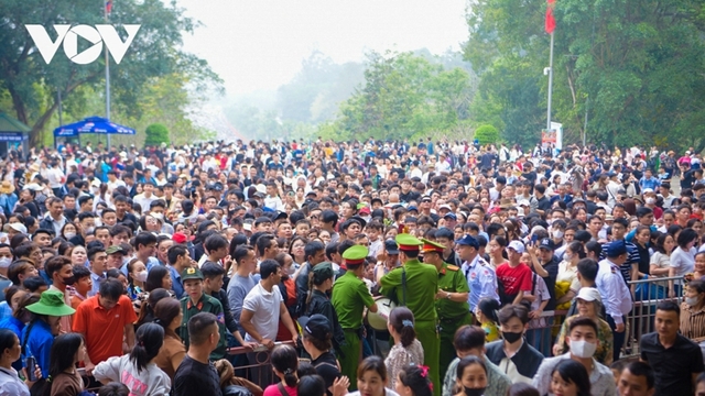 Cảnh báo ùn tắc giao thông khi "biển người và xe" về Đền Hùng dịp Giỗ Tổ