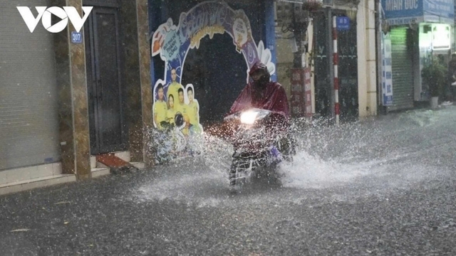 Thời tiết hôm nay 27/4: Bắc Bộ mưa rào, Hà Nội có nơi mưa to