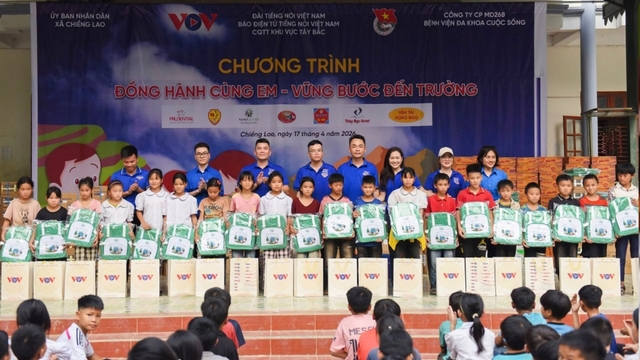 Báo Điện tử Tiếng nói Việt Nam tổ chức chương trình thiện nguyện tại Sơn La