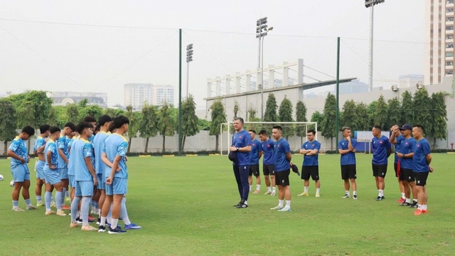 HLV Cristiano Roland hướng đến mục tiêu lớn cùng U17 Việt Nam