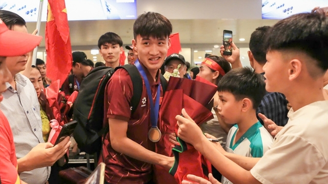 U17 Việt Nam mang cúp vô địch U17 Đông Nam Á 2026 về nước
