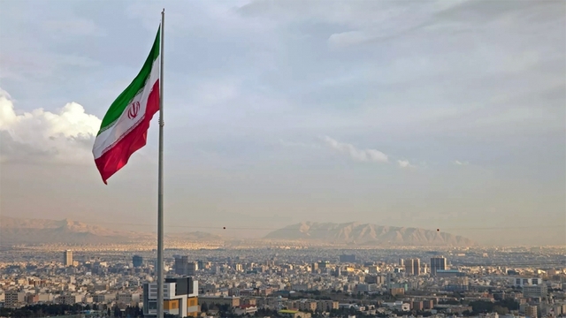 Iran cảnh báo cứng rắn trước đàm phán với Mỹ, 15 tàu được qua eo Hormuz mỗi ngày
